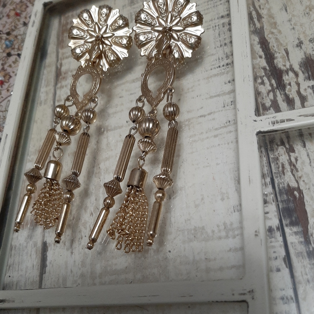 Earrings Dangles Goldtone